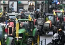 Fransız Çiftçiler Macron’a Baskıyı Artırırken Traktörler Paris’e Girdi